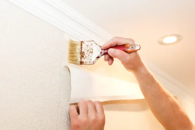 Pose de papier peint à Ferrières-en-Gâtinais — revêtements muraux et toiles de verre